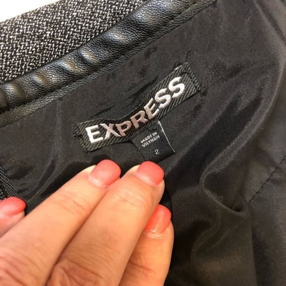 Express Gray Zip Back Layered Detail Pencil Skirt Size Small - Picture 3 of 14